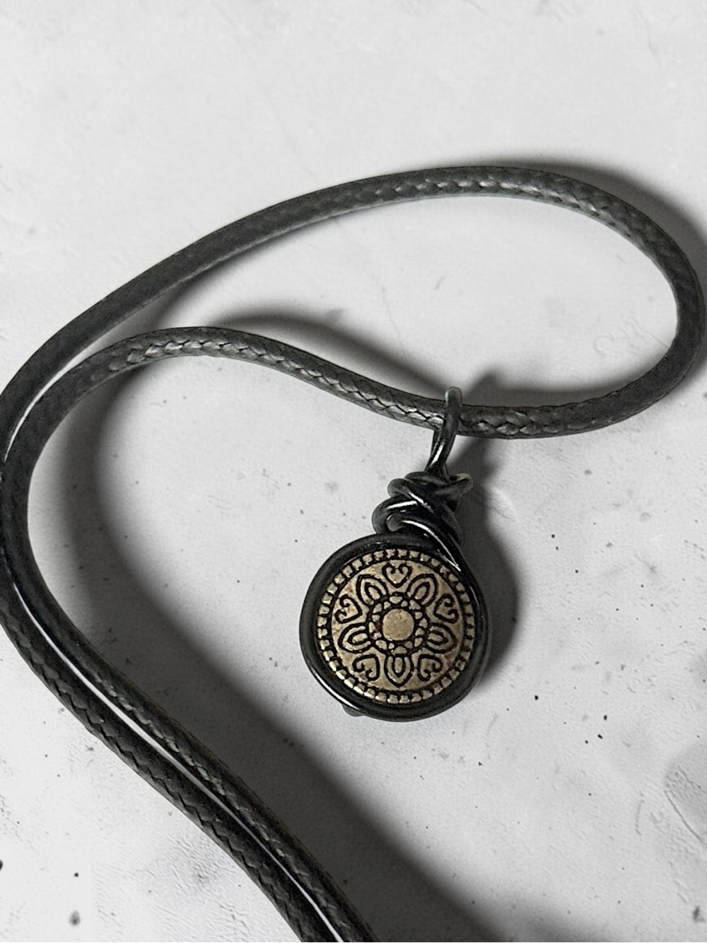 5 For $25💫Small Floating Gold Medallion Pendant.